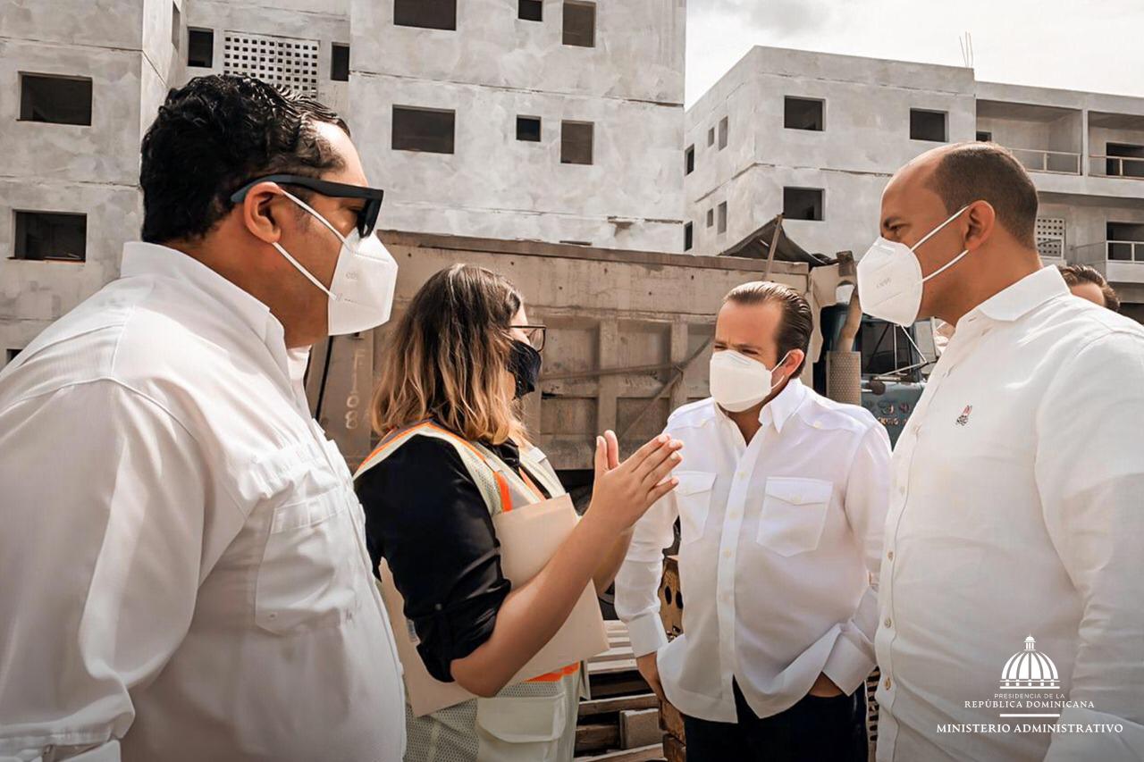 Ministro Paliza supervisa proyecto habitacional en sector La Mesopotamia de San Juan de la Maguana