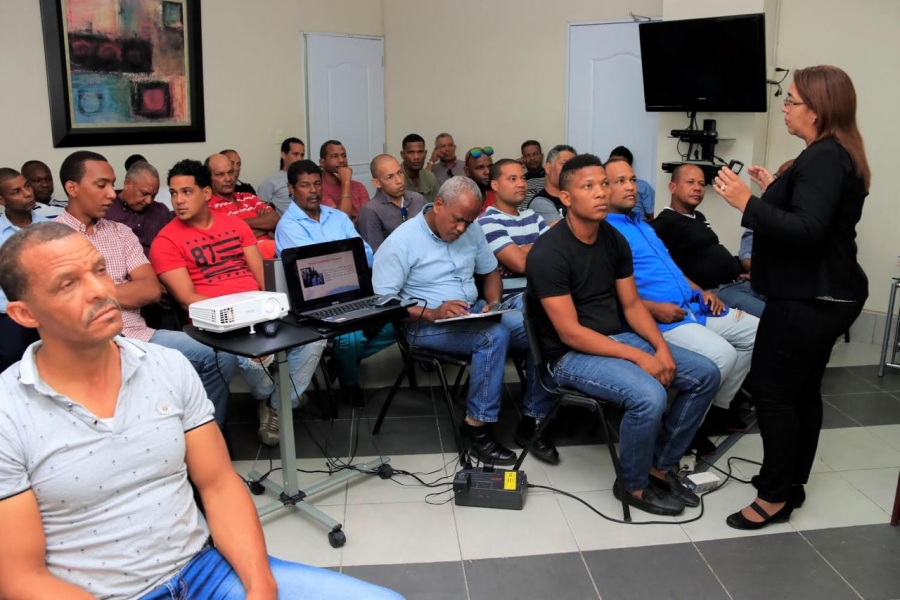 INTRANT capacita locutores en Seguridad Vial