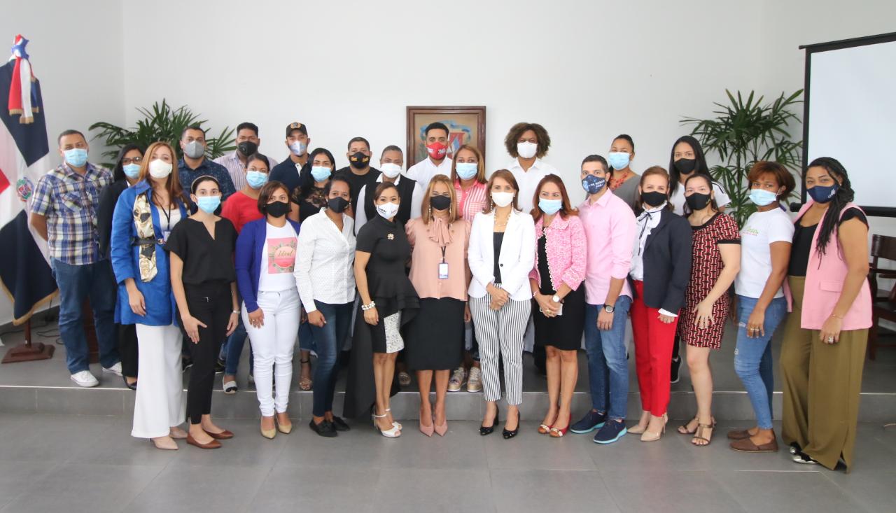 Gobernación capacita emprendedores puertoplateños