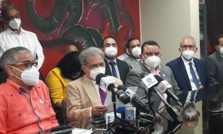 Médicos amenazan con paralizar servicios a pacientes de ARS