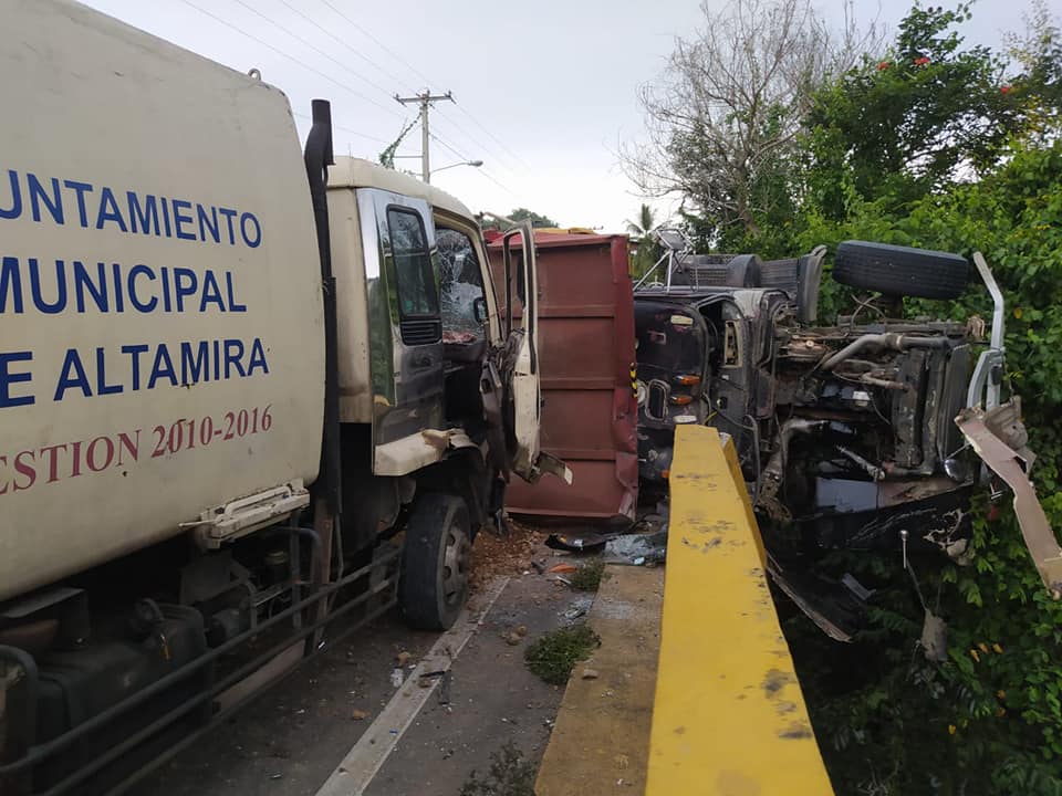 Dos camiones se accidentan en Altamira