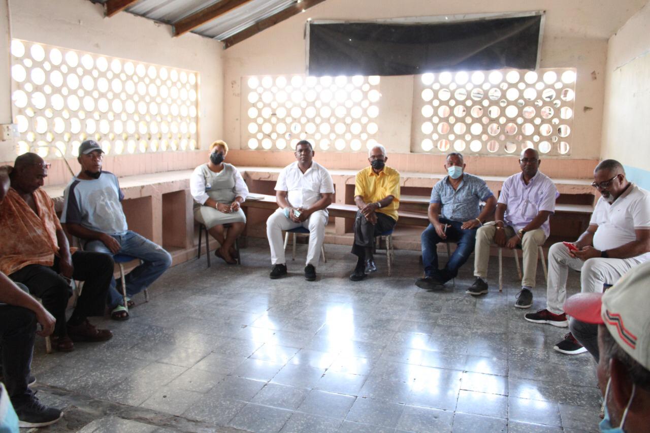 CORAAPPLATA socializa líderes comunitarios de Playa Oeste sobre Plan Social de Regularización