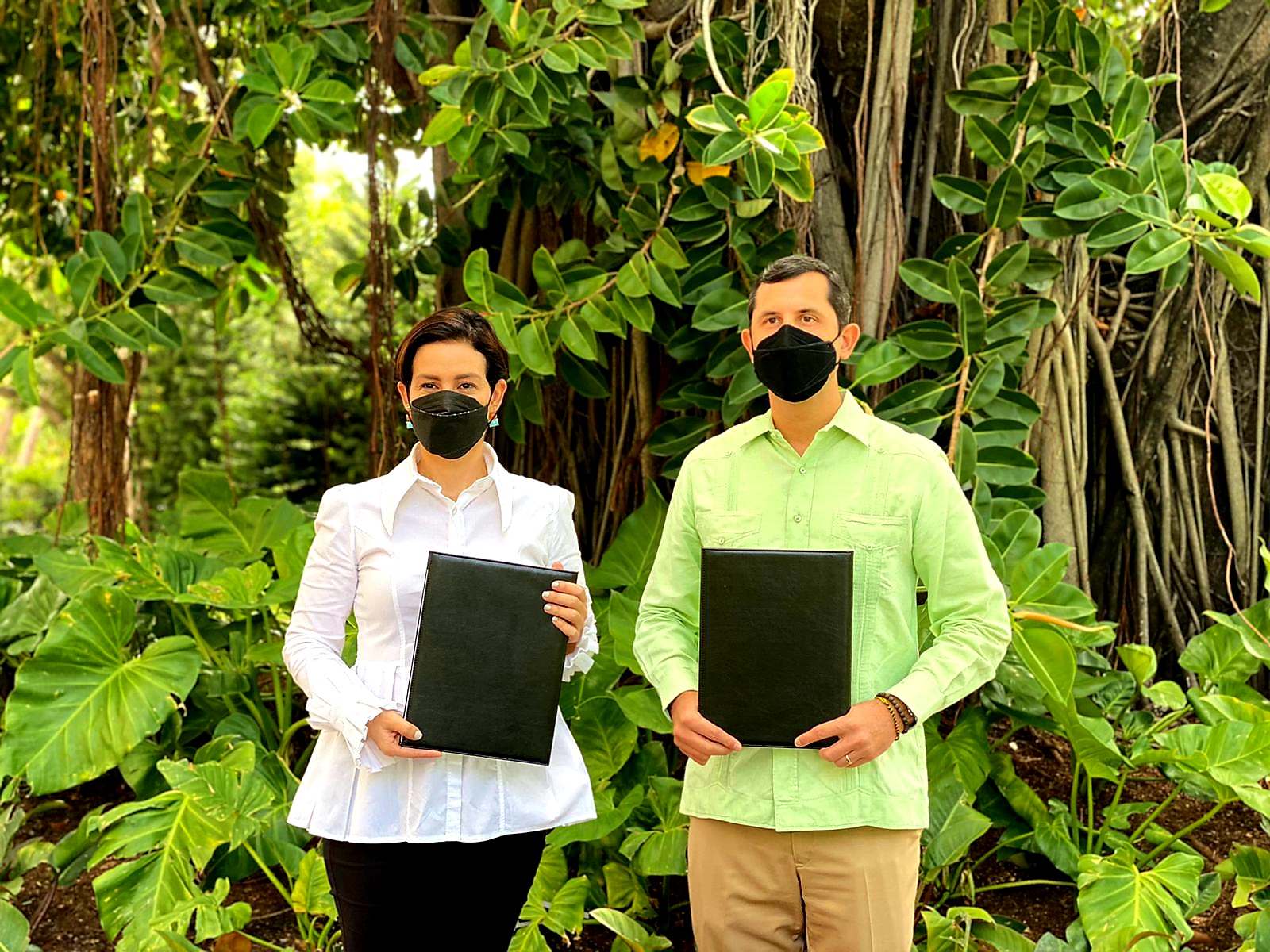 Clúster Turístico de Santo Domingo y Evergo firman acuerdo para impulsar movilidad eléctrica Ciudad Colonial