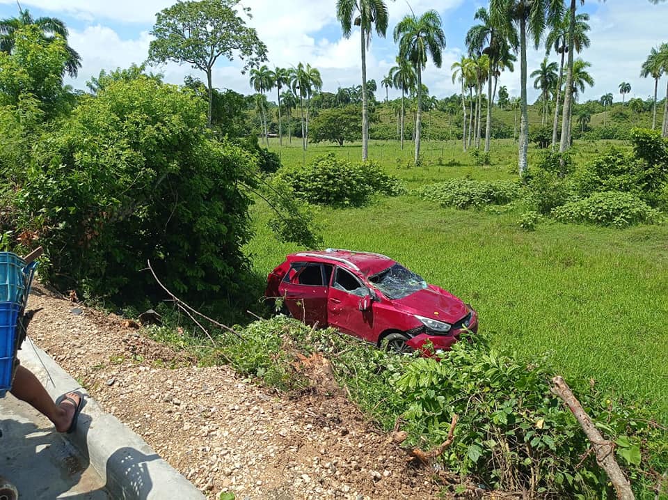 Accidente deja tres personas con laceraciones carreteras Gaspar Hernández Veragua