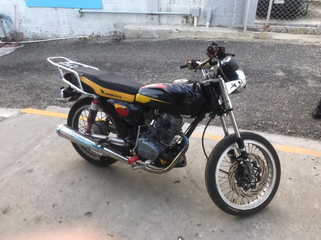 Policía apresa dos haitianos acusado de robar motocicleta