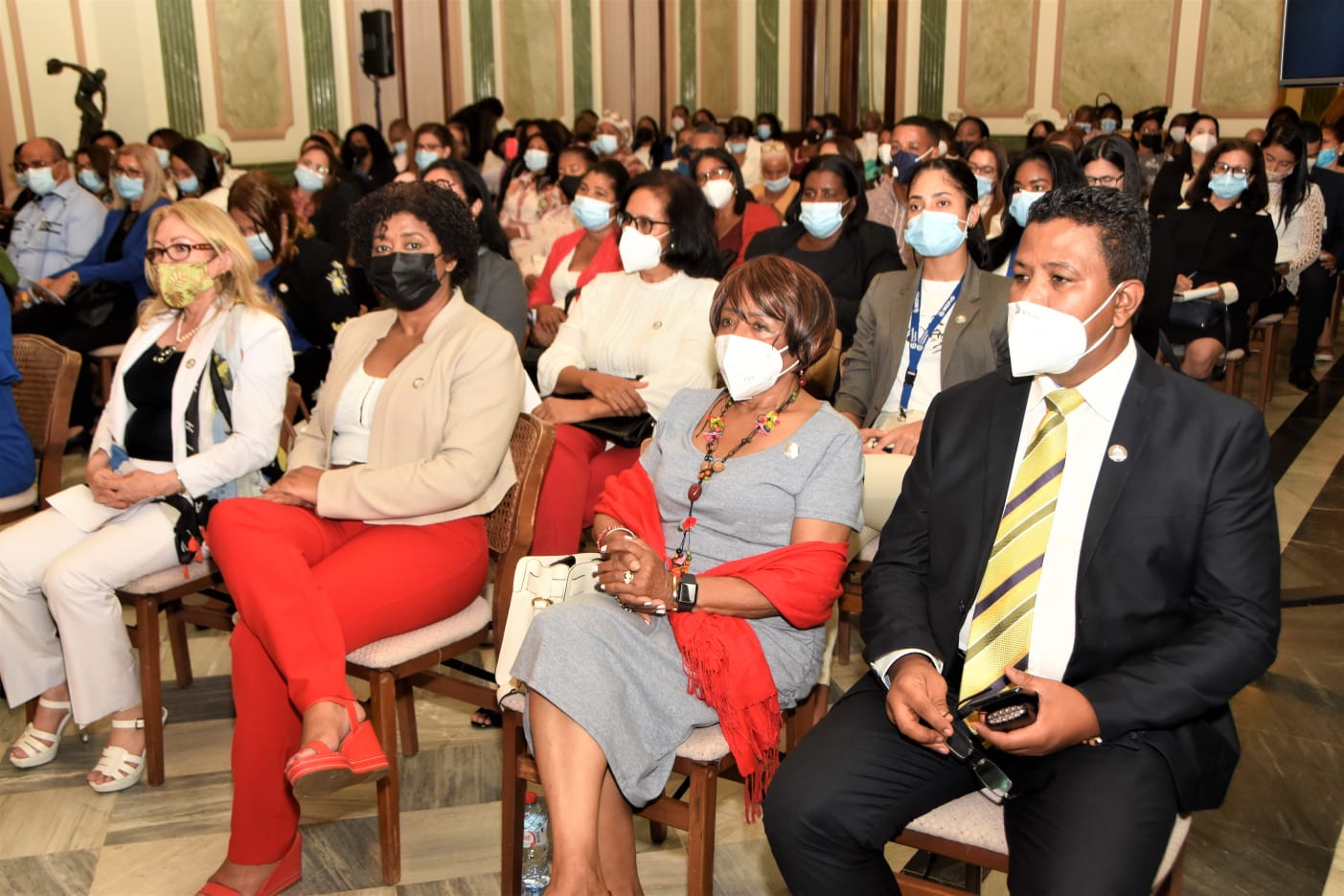 Gobierno apoya proyectos dirigidos por mujeres.