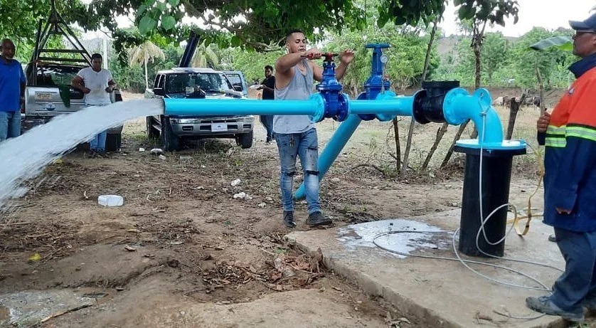 Coraapplata instala bomba sumergible en Martin Alonso de Luperón.