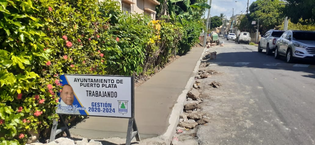 Ayuntamiento da continuidad contrición aceras y contenes