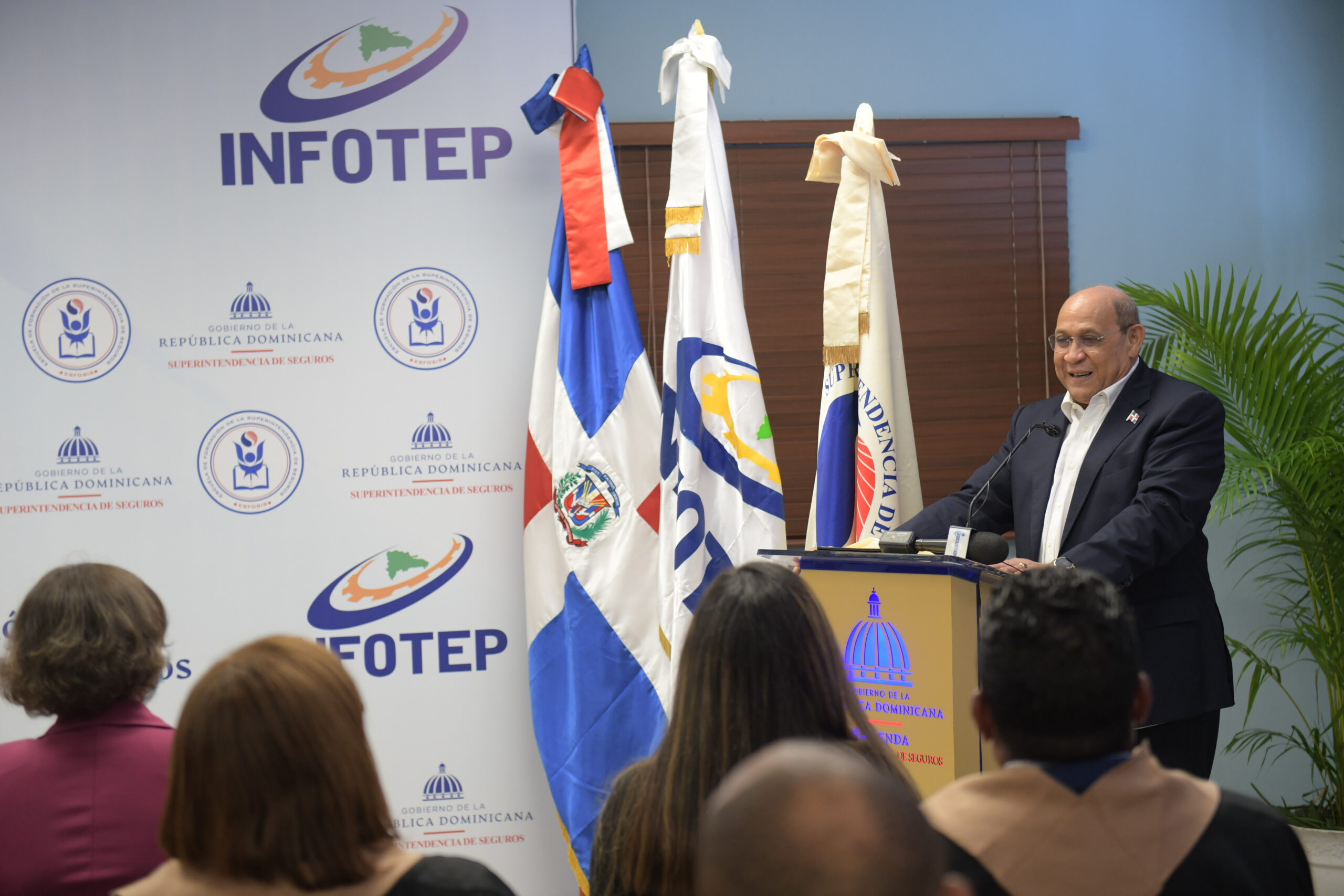 INFOTEP certifica a 69 colaboradores de la Superintendencia de Seguros