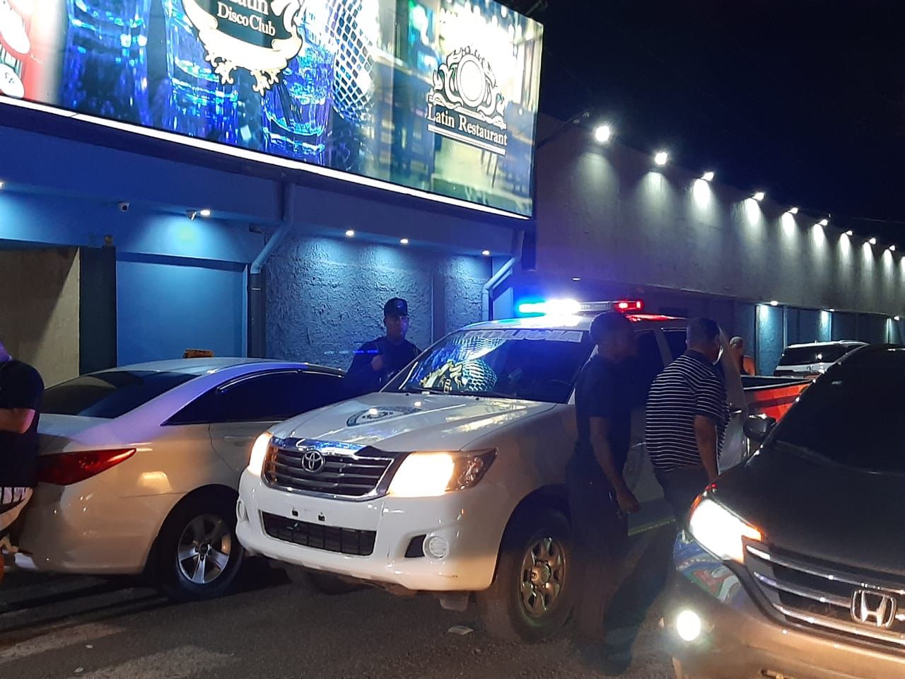 Cierran discoteca por violar toque de queda