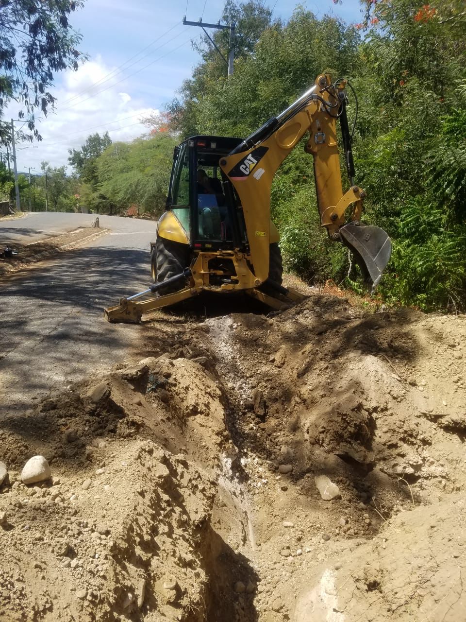 CORAAPPLATA instala tuberías para abastecer de agua potable comunidad La Rusia en Luperón