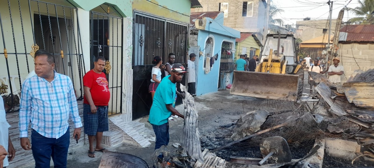 Incendio afecta varias viviendas en esta ciudad