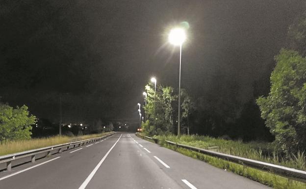 Ayuntamiento de Guananico ilumina tramo La Sabana