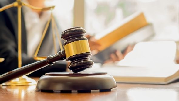 Tribunal impone un año de prisión a dos hombres acusados de la muerte de un taxista
