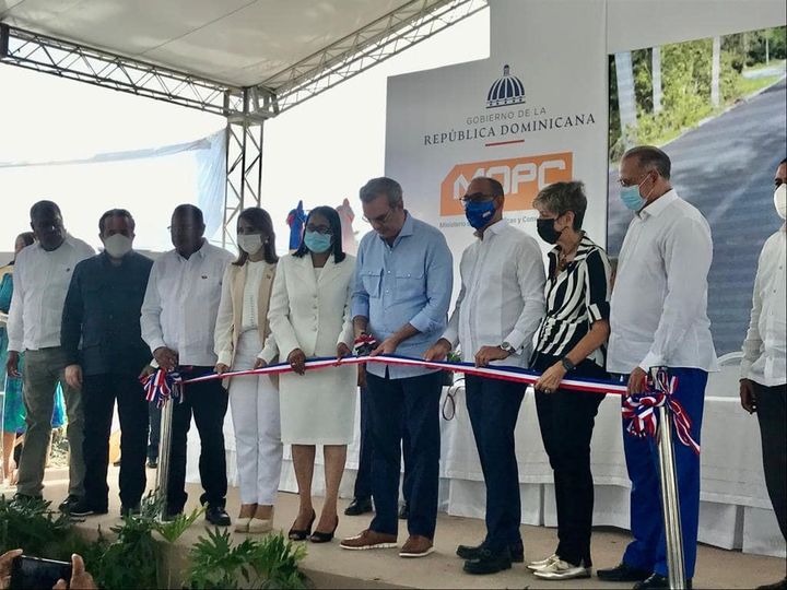 Abinader deja inaugurado puente de Los Caños