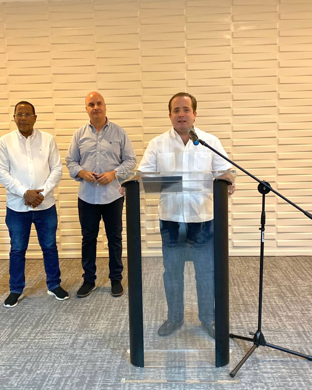 Paliza realiza encuentro con comunicadores