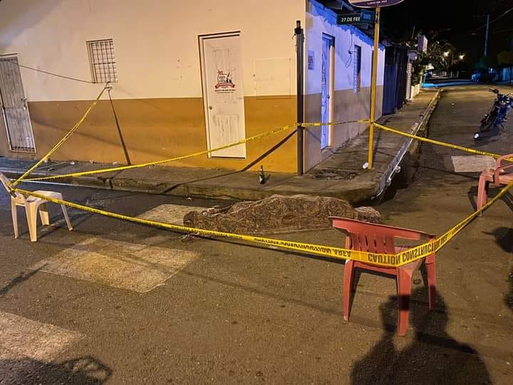 Encuentran cadáver tirado en el pavimento en Luperón