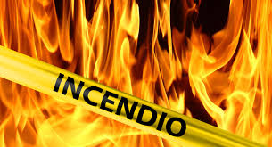 Mujer provoca incendió de 10 casas en Montecriti