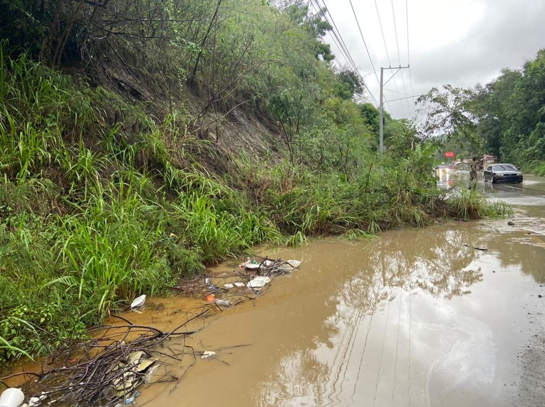 Lluvias provocan deslizamiento carretera Puerto Plata Imbert
