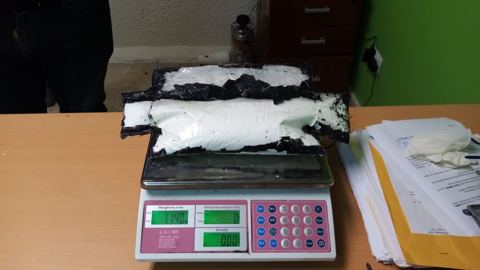 Arrestan en aeropuerto las Américas joven intento sacar 3 kilos cocaína