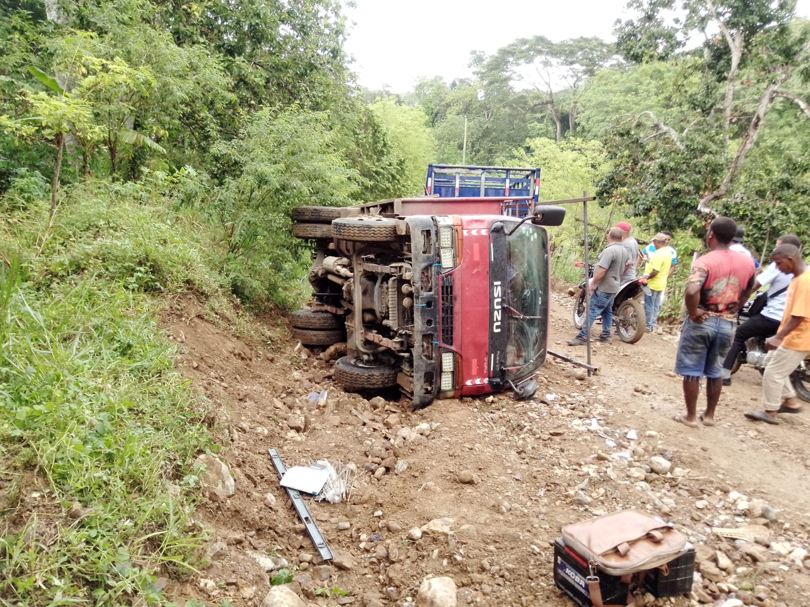 Camión sufre accidente en subida de Caonao