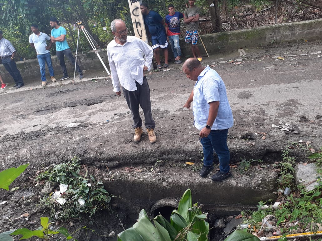 Ayuntamiento de Montellano instala alcantarilla canalizar aguas residuales