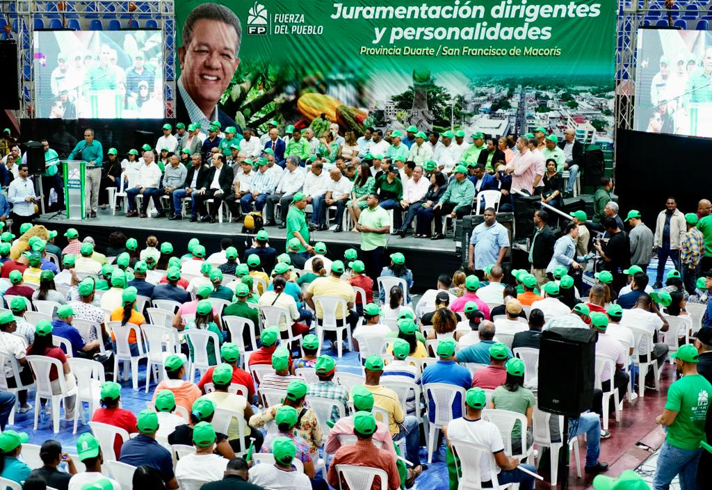 Expresidente del PLD en SFM y el ex alcalde de Cenoví se juramentan en la Fuerza del Pueblo