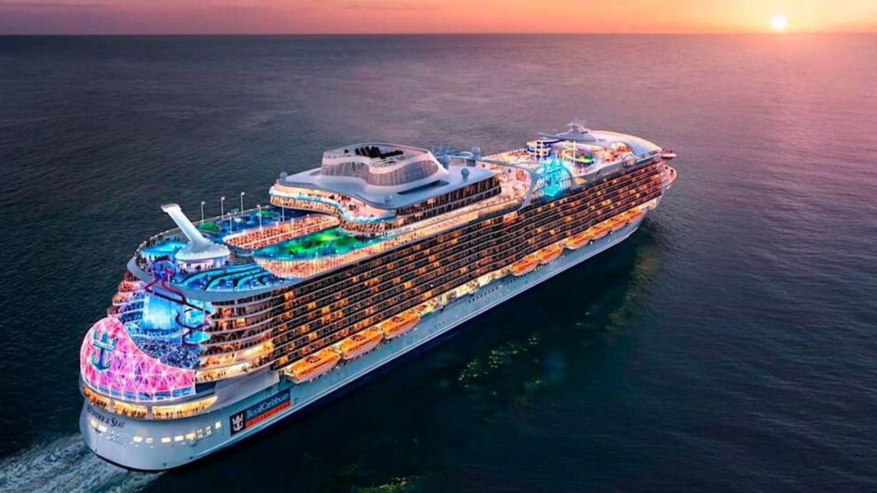 Autoridades de Puerto Plata recibe la embarcación más grande de la Royal Caribbean