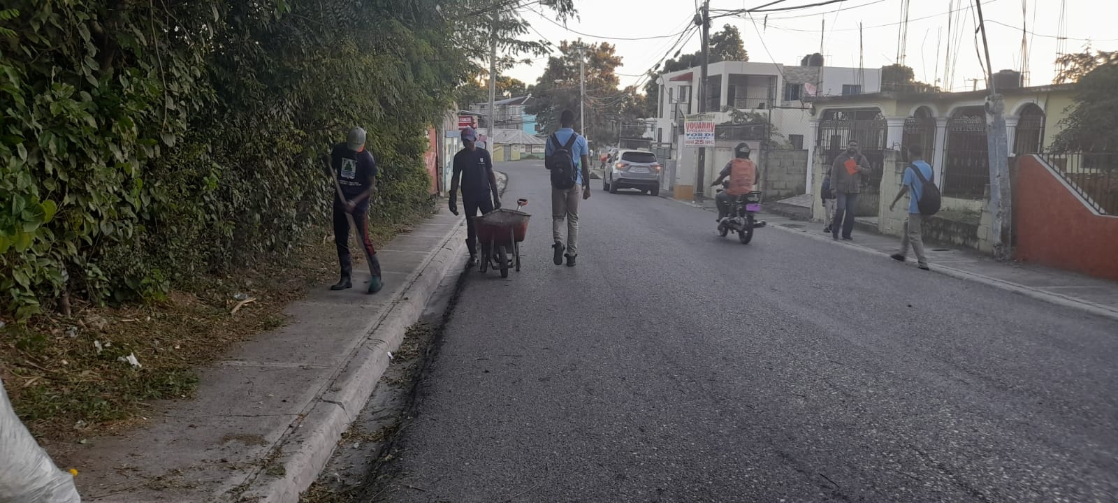 Ayuntamiento realiza operativo de limpieza y fumigación sectores de Puerto Plata