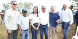 Ministerio de Agricultura da primer picazo para Caminos Vecinales en Paso La Jagua Guananico