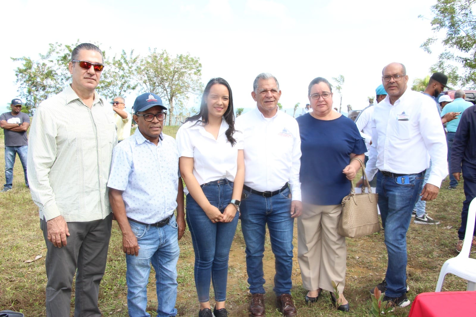 Ministerio de Agricultura da primer picazo para Caminos Vecinales en Paso La Jagua Guananico