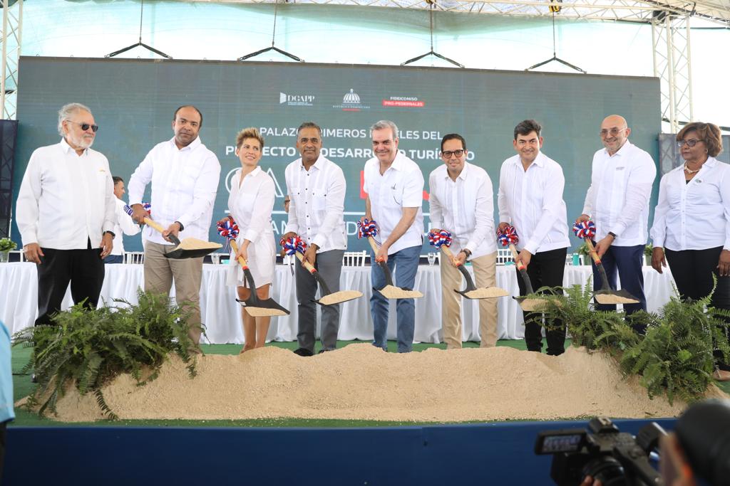 Abinader deja iniciado construcción primeros hoteles en Pedernales