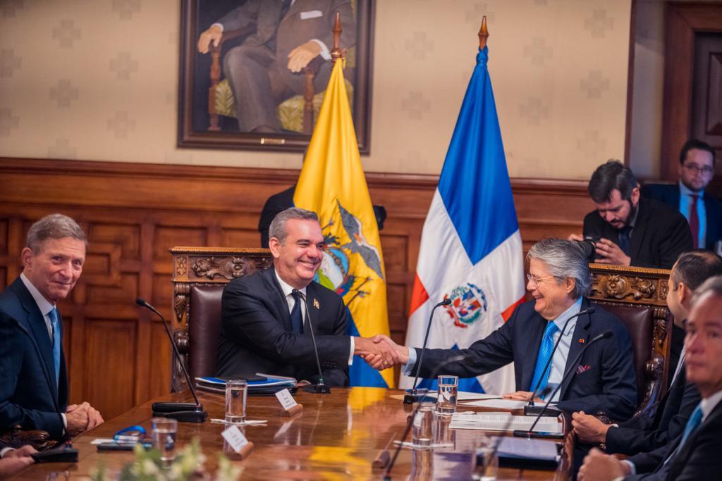 Abinader y Guillermo Lasso anuncian acuerdo para explorar posibilidad sobre gas natural