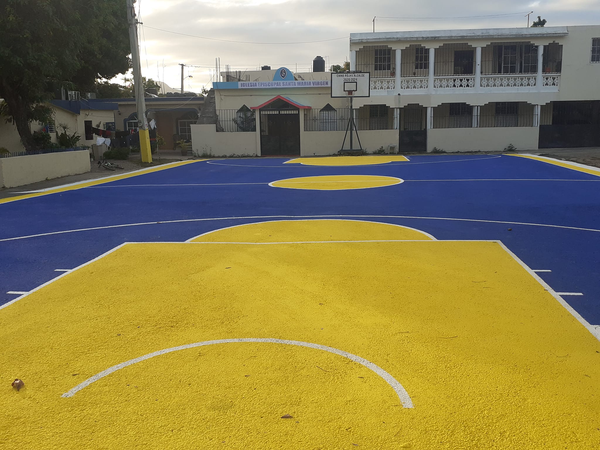 Ayuntamiento de Montellano reacondiciona canchas deportivas