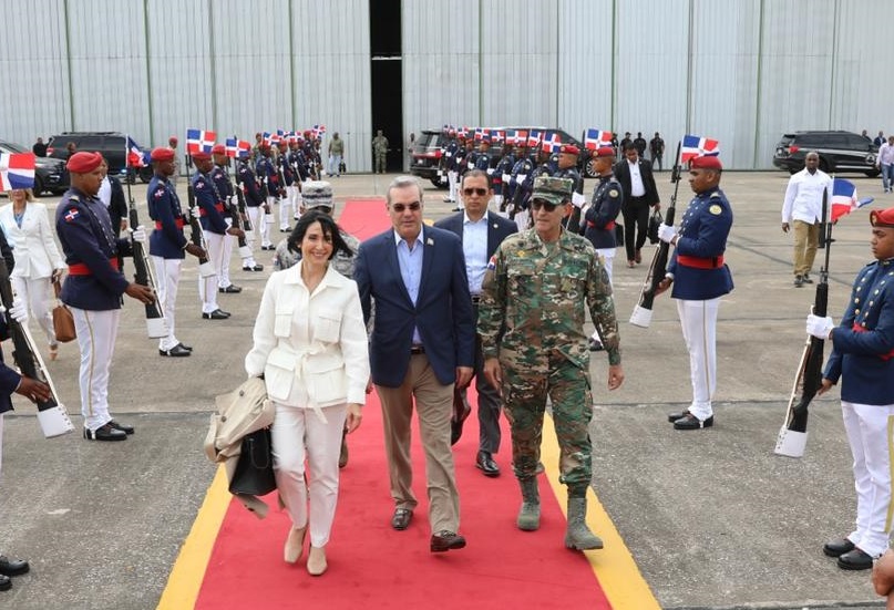 Abinader ya está en Ecuador para participar de la VI Reunión de la Alianza para el Desarrollo en Democracia