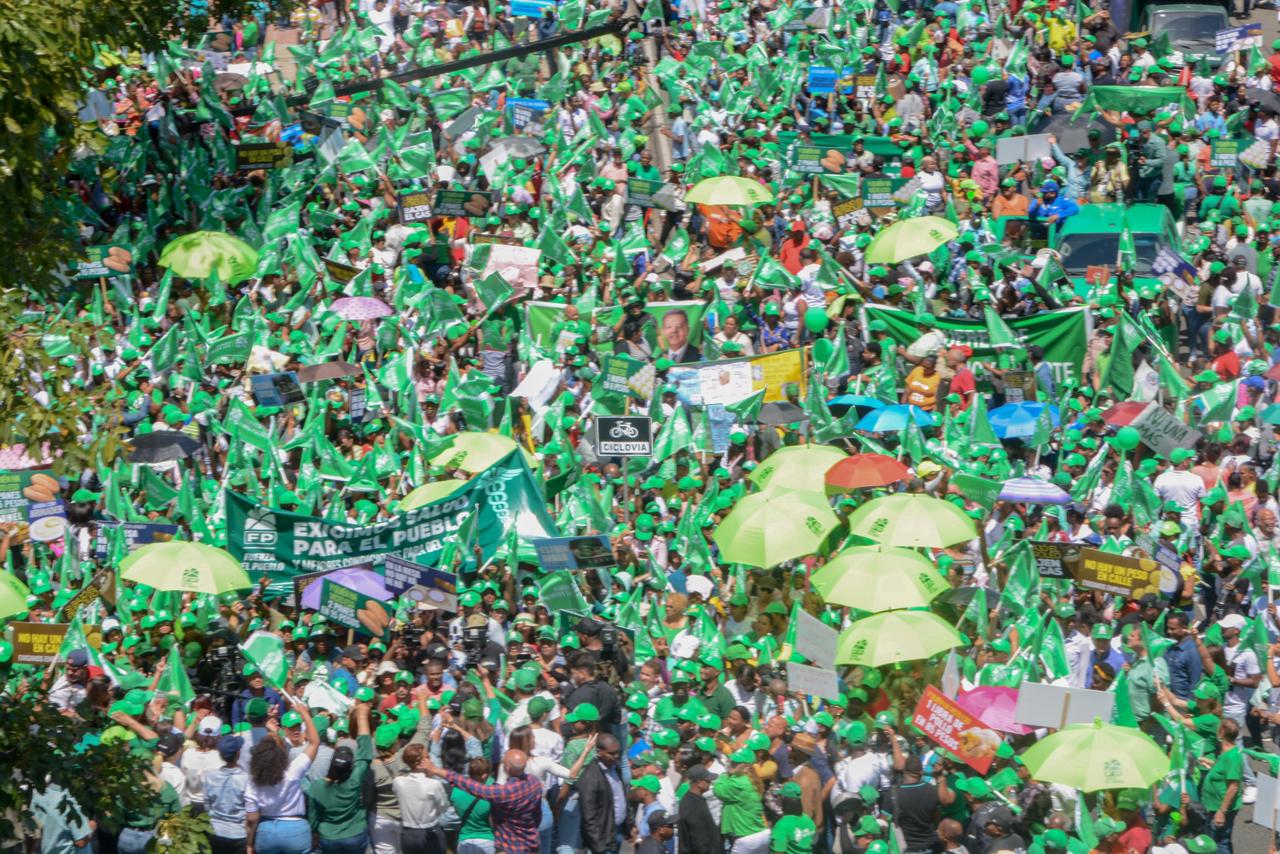 Miles de mujeres de la Fuerza del Pueblo marchan contra el alto costo de la vida