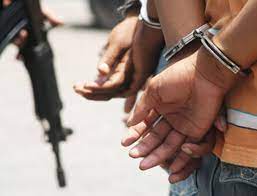 Policía detiene varios supuestos delincuentes en Mamey Los Hidalgos