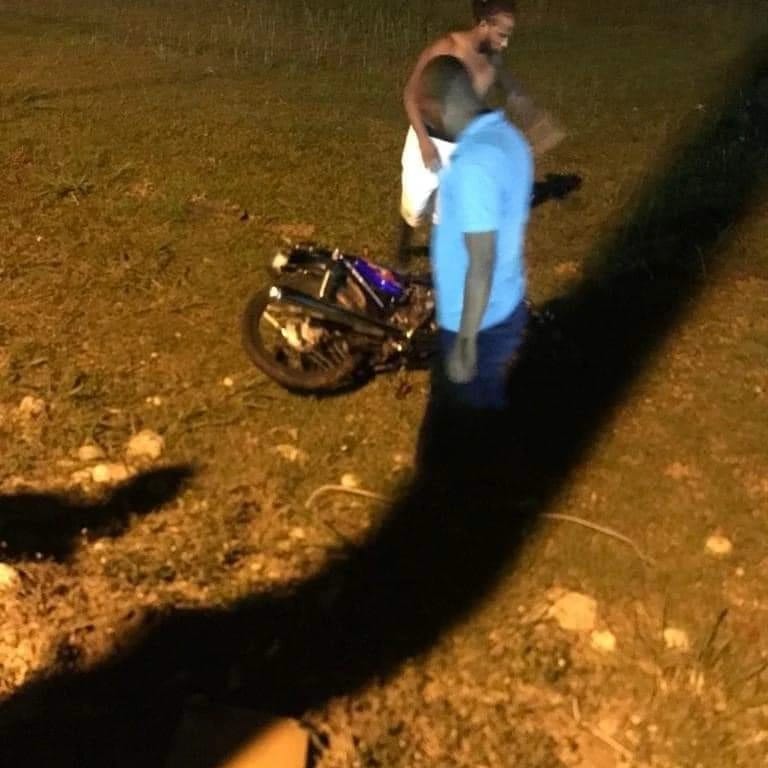 Tres jóvenes con laceraciones tras accidente carretera Luperón