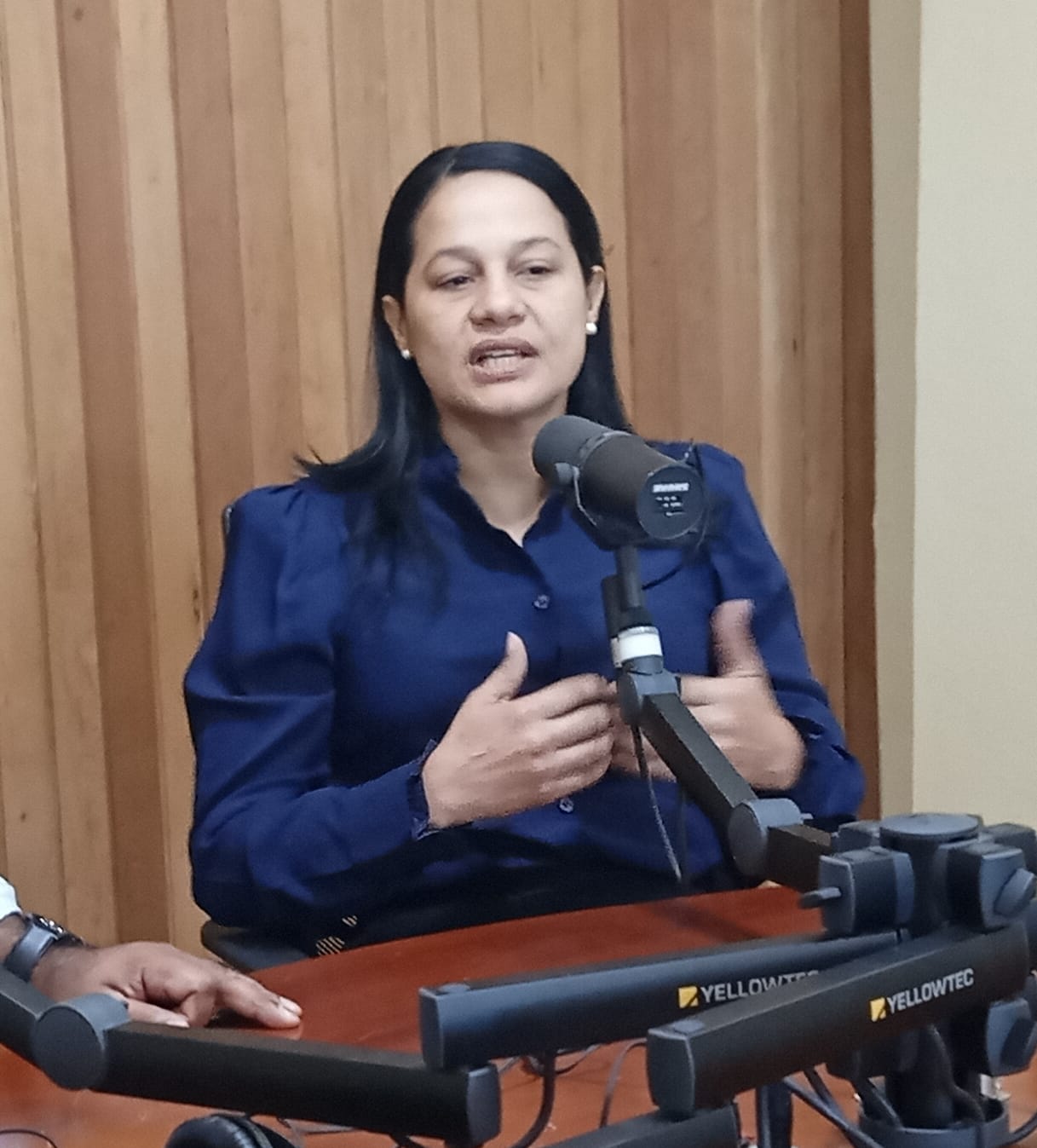 Yajaira Santana legislara a favor de la mujer y juventud
