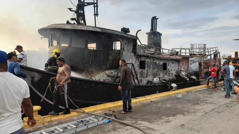 Tres embarcaciones resultan quemadas puerto Luperón
