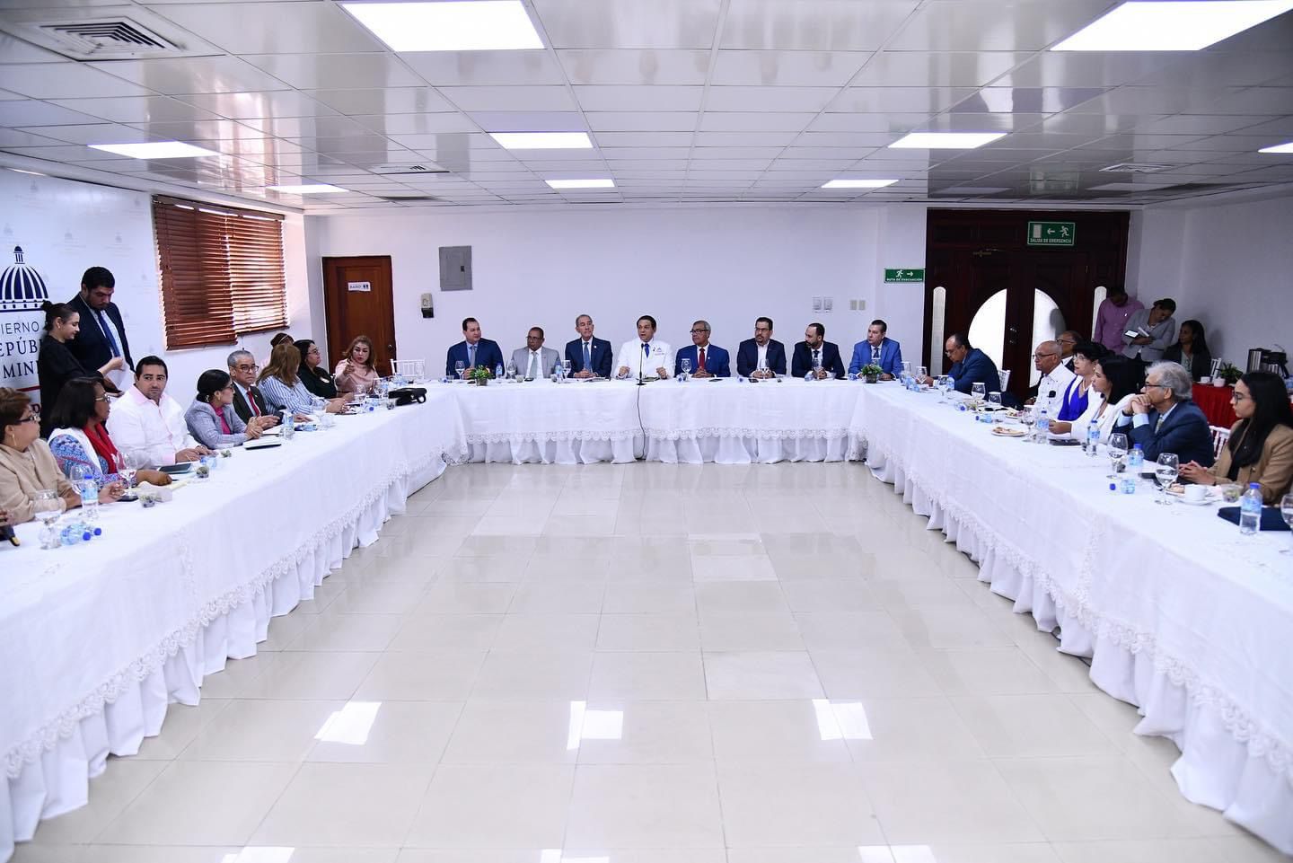 Salud Pública actualiza los procesos legales para el ejercicio profesional en salud
