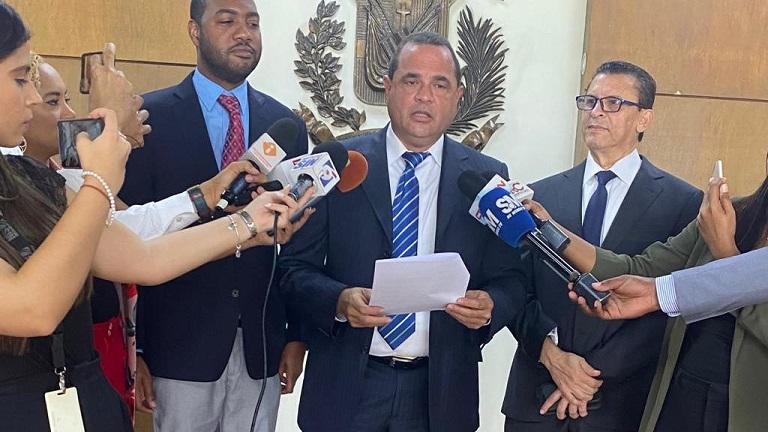 FP pide a JCE regule a funcionarios