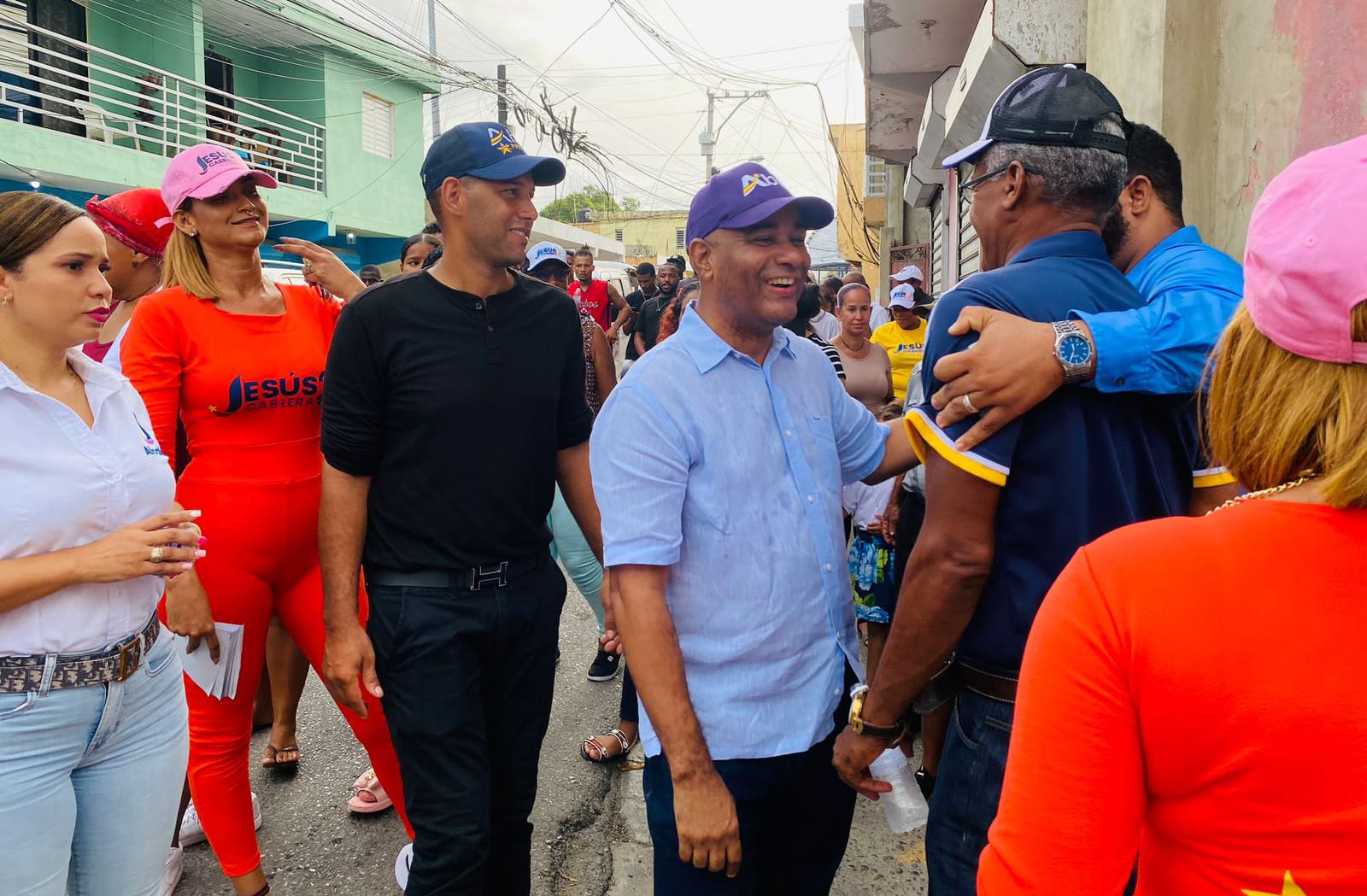 Jesús Cabrera recibe masivo apoyo en Padre Granero