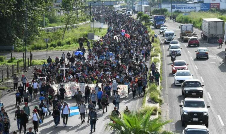 Cinco mil migrantes salieron desde Chiapas hacia frontera con EU