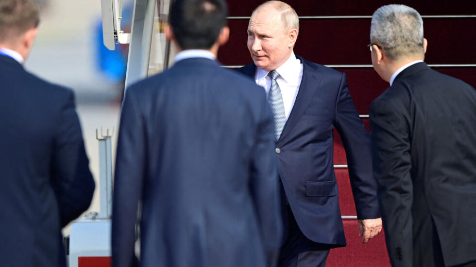 Vladimir Putin llega a China para reunión con Xi Jinping