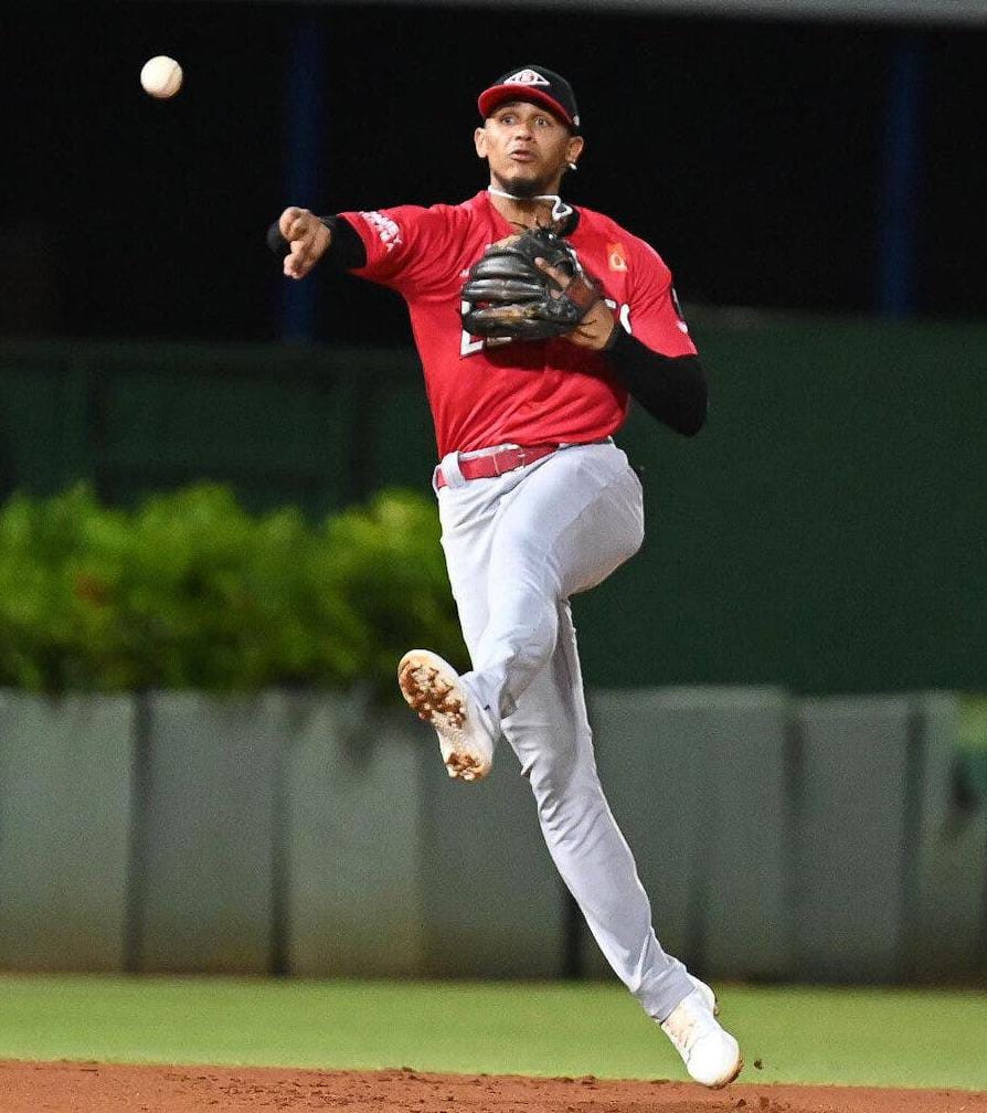 Tiburones congratulan a Erik por su escogencia como MVP Lidón