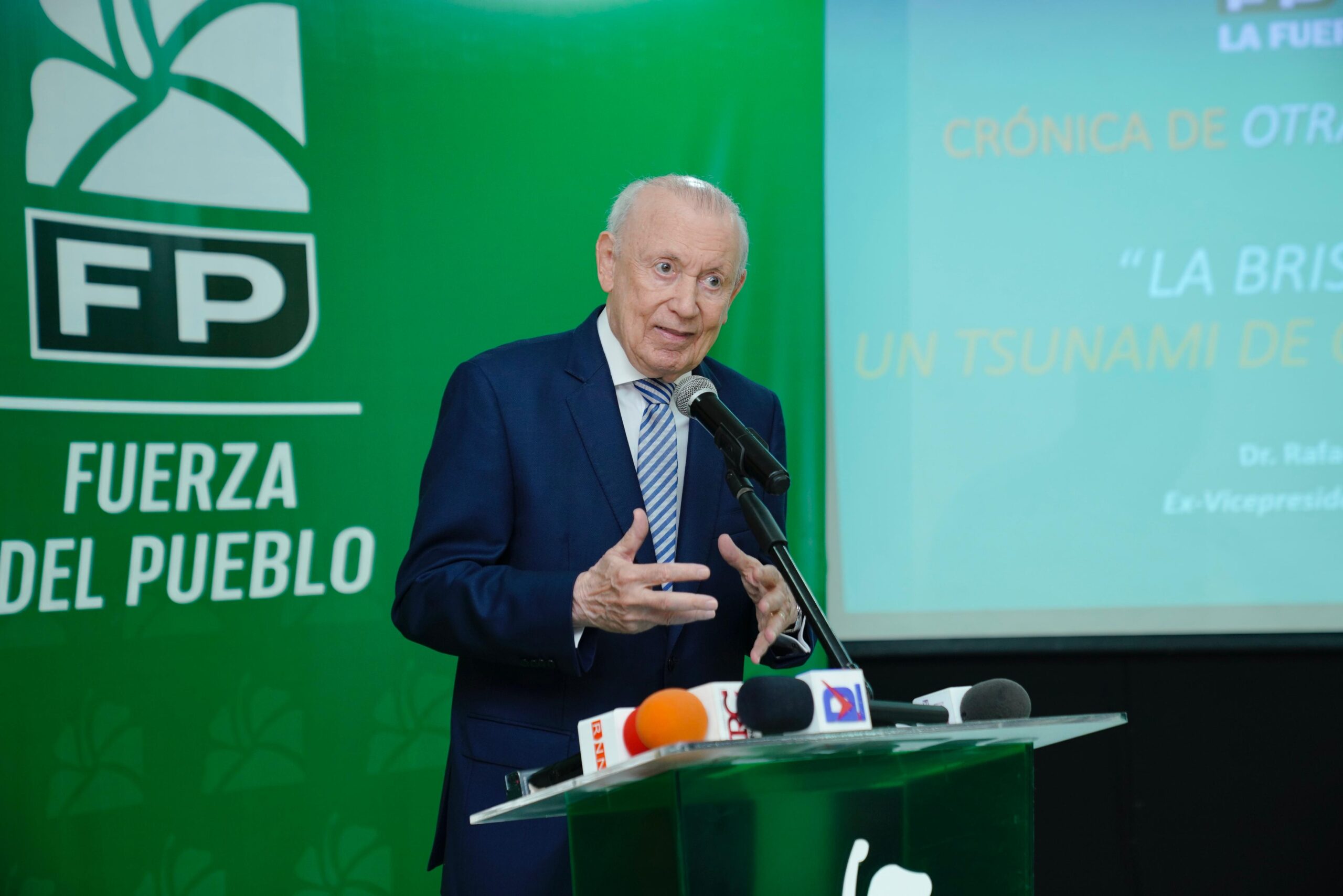 Alburquerque exige auditoría de programas sociales