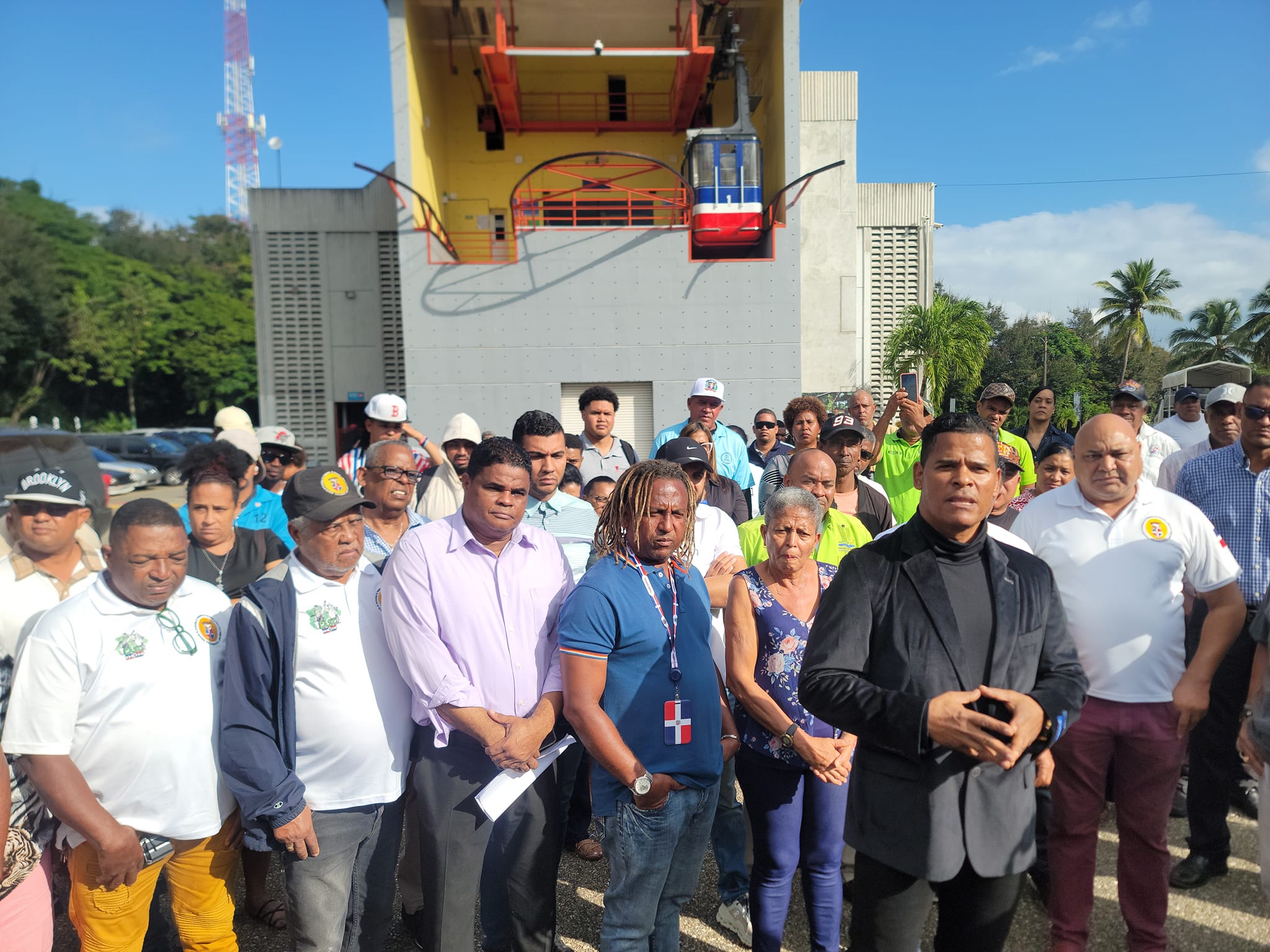 Vendedores del teleférico solicitan reunión al presidente Abinader, denuncian engaño y supuesto plan macabro en su contra
