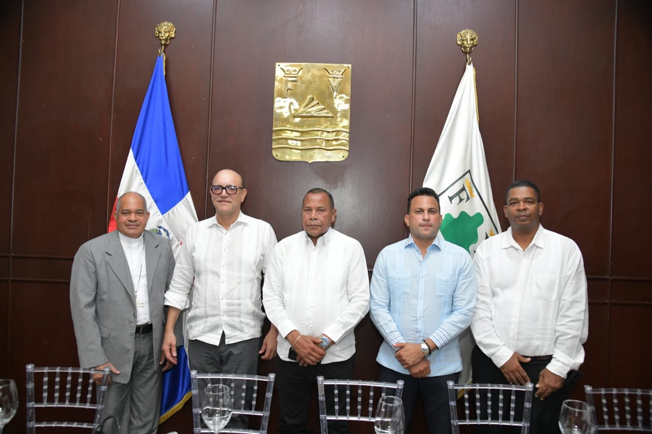 Ayuntamientos de Puerto Plata firman acuerdo promover atractivos turísticos