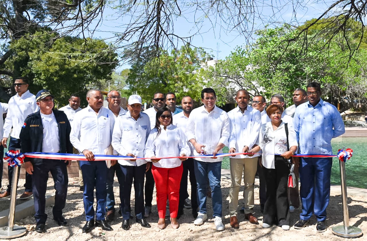 Turismo entrega renovado balneario en Jimaní